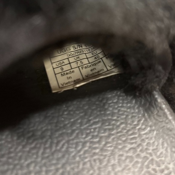 Ugg Women's Sandals Slides Size 9 Royale Black Garnet Toscana Fur Slipper - Picture 5 of 5